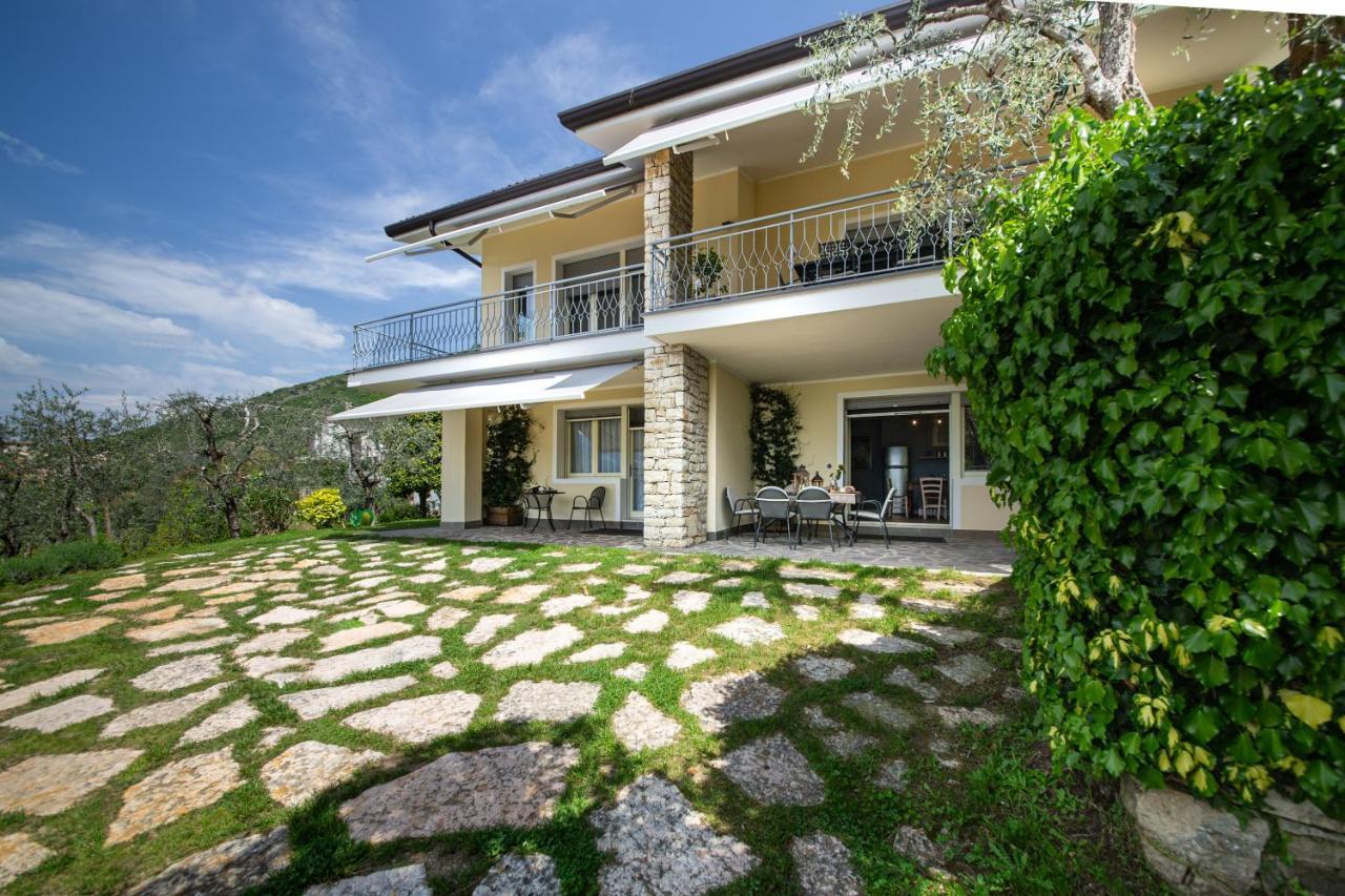 Casa Francesca Apartment Тори дел Бенако Екстериор снимка