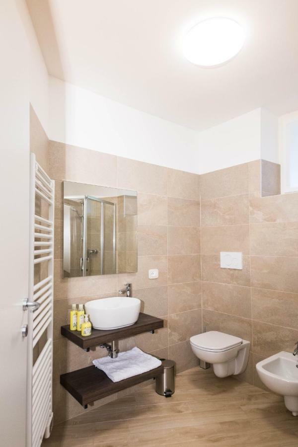 Casa Francesca Apartment Тори дел Бенако Екстериор снимка
